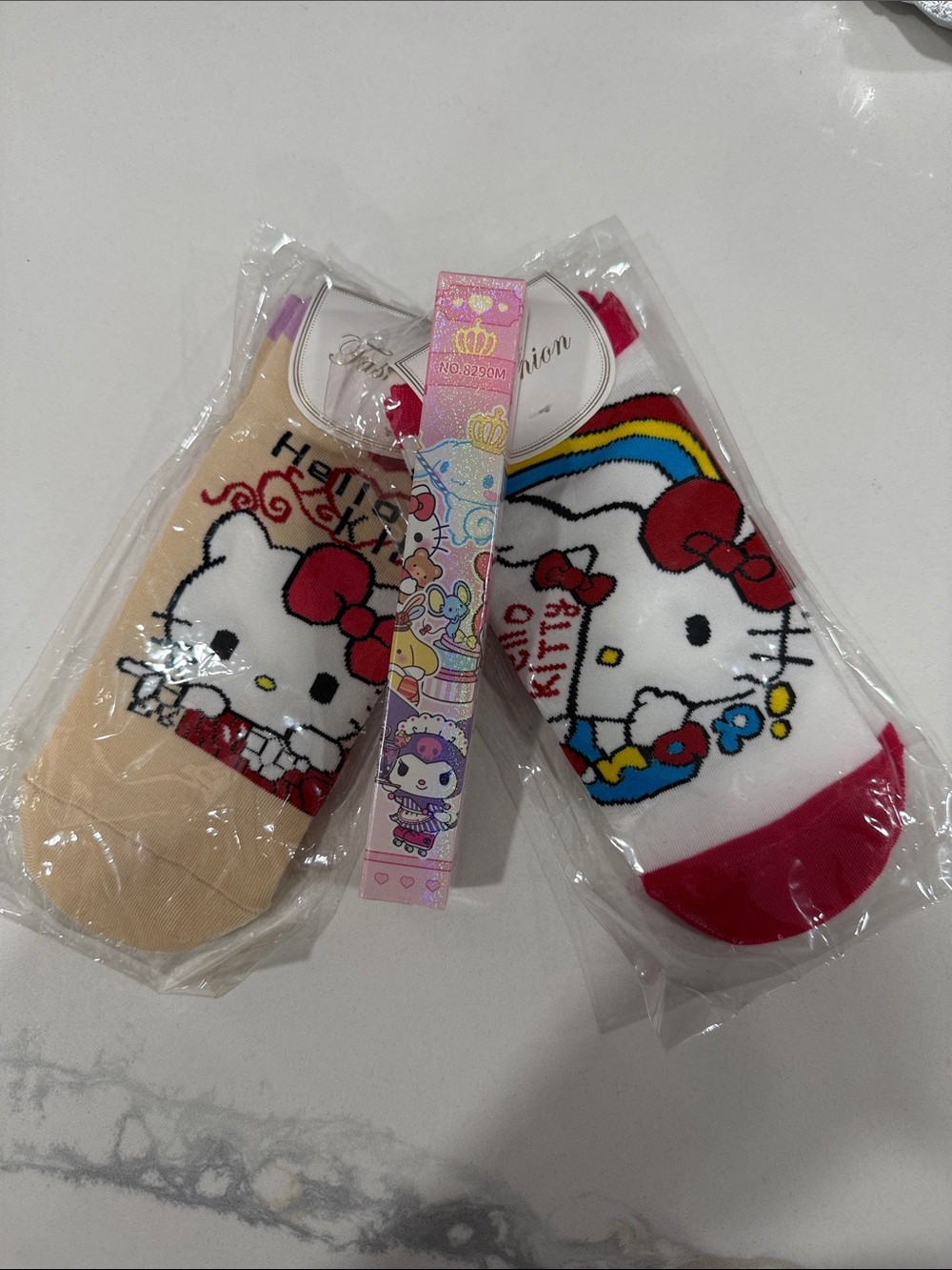 Hello Kitty socks and blind box pen new